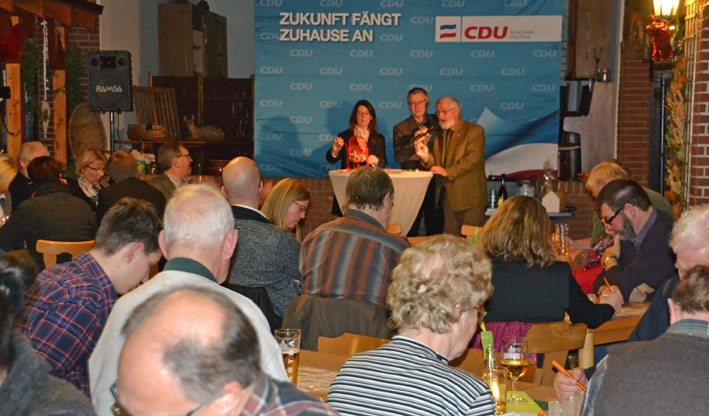 Bürgermeister-Bingo mit Karl-Heinz Wegner (Sülfeld), Maren Storjohann (Seth) und Peter Reese (Sülfeld).