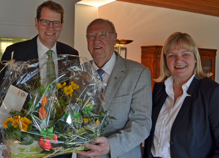 Gero Storjohann MdB und Katja Rathje-Hoffmann MdL überbrachten Herbert Paschen (Mitte) die herzlichsten Glückwünsche der CDU.