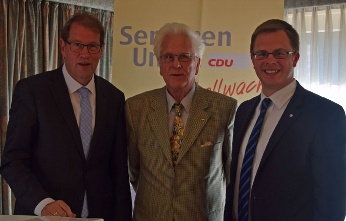 Der Bundestagsabgeordnete Gero Storjohann, Henstedt-Ulzburgs SU-Vorsitzender Harald Ledig und Landtagskandidat Ole-Christopher Plambeck.