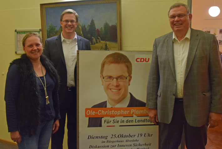 (vlnr.) Gesche Graß (Alveslohes CDU Vorsitzende), Ole-Christopher Plambeck (Kreistagsabgeordneter und Landtagskandidat) und Volker Dornquast (Landtagsabgeordneter)..